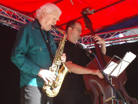 Charlie Mariano and Dieter Ilg in Germany in 2005 (photo by Peter Arz)