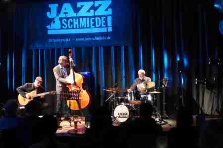 Christian Hassenstein Trio at Jazzschmiede Dusseldorf in December 2016 (photo by Christa Warnke)