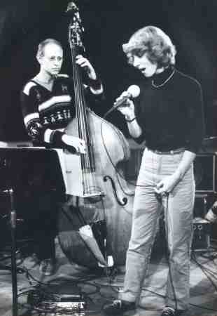 Barre Phillips and Lauren Newton at Baden-Baden in 1983 (photo by Klaus Mümpfer)